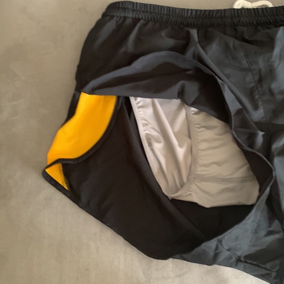 Nike -Track And Field half split shorts - Picture 5 of 7
